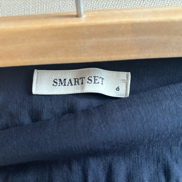 Navy Capri Pants - Picture 2 of 6